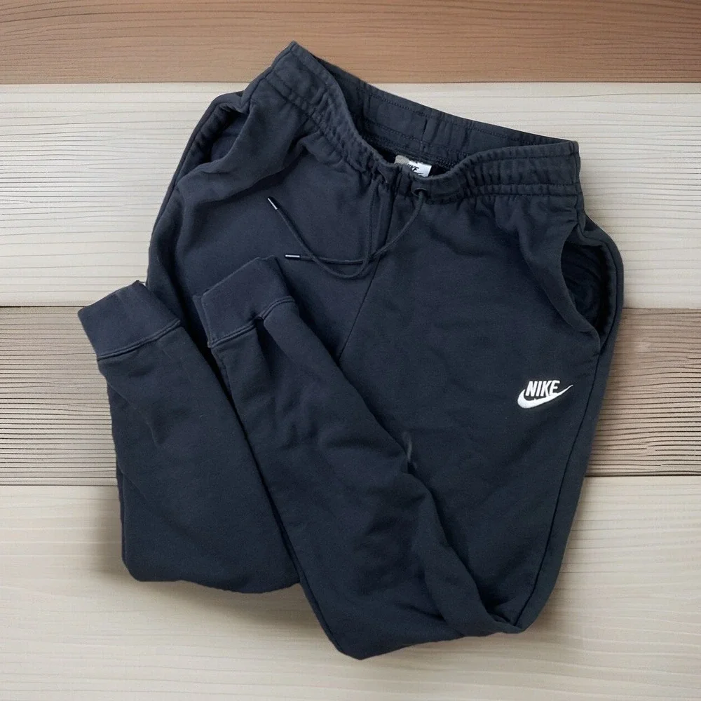 Nike Sweatpants Women Sz XS Joggers Sportswear Essentials Fleece Black BV4095